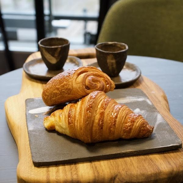 Rencontre dans un café sympa