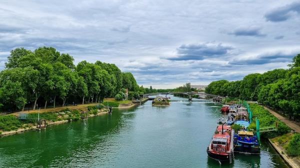 Un verre des inconnus peut-être+