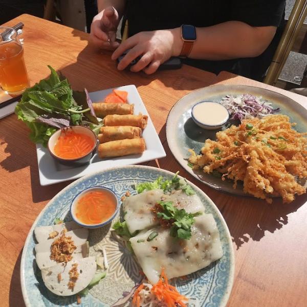 Dîner chez Bêp Viêt - restaurant végétarien vietnamien - un samedi soir à 19:00