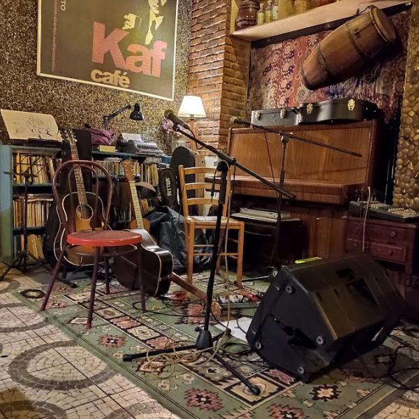 Poesía como inmersión y pretexto para un primer encuentro.