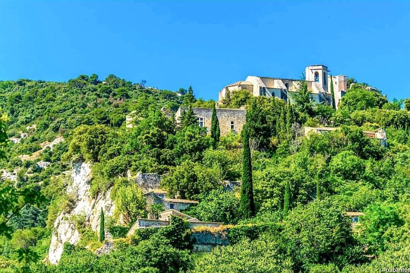 Hilltop village of Oppède surrounded by greenery